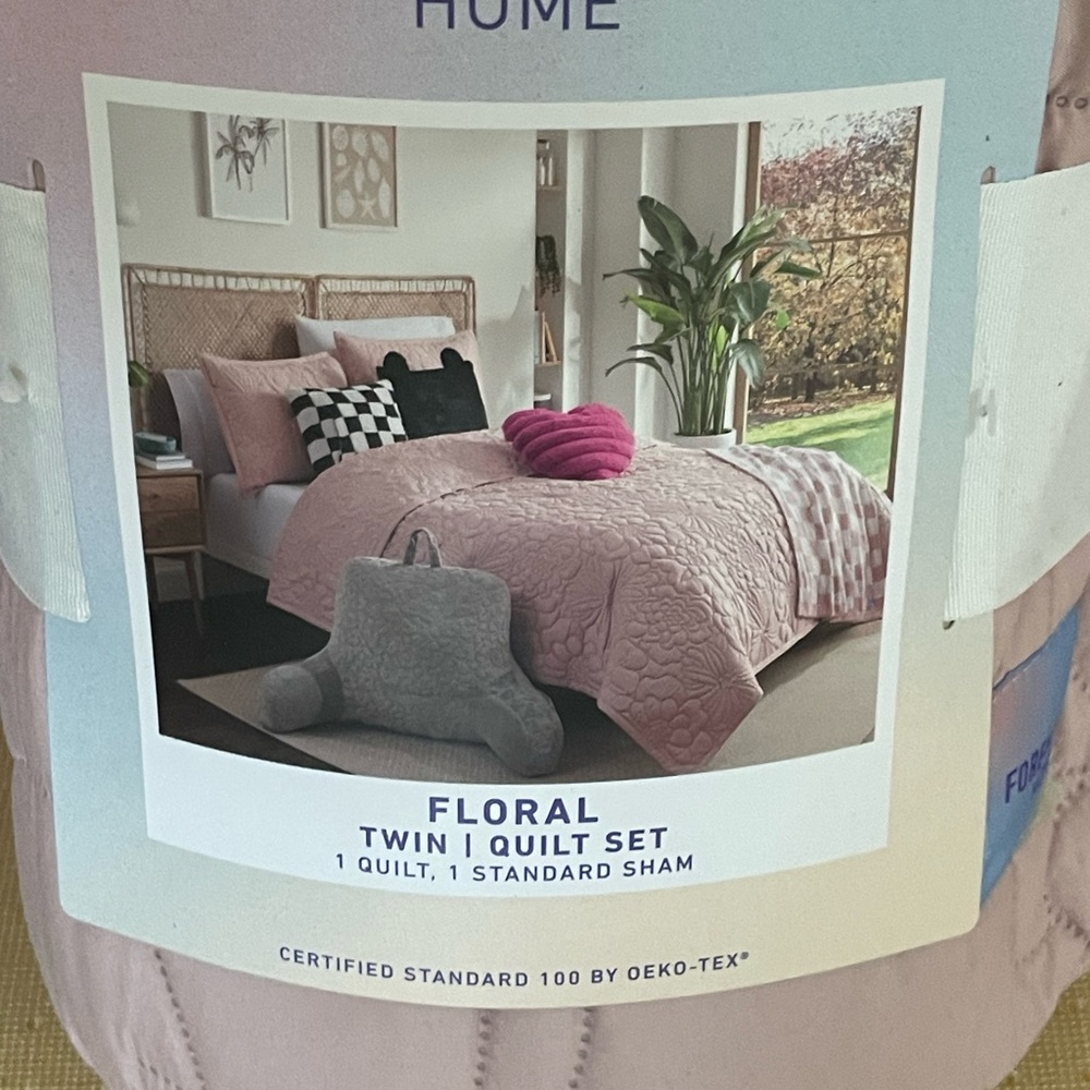 Twin quilt set - color is Rose Smoke

( I have 2 identical brand new sets)